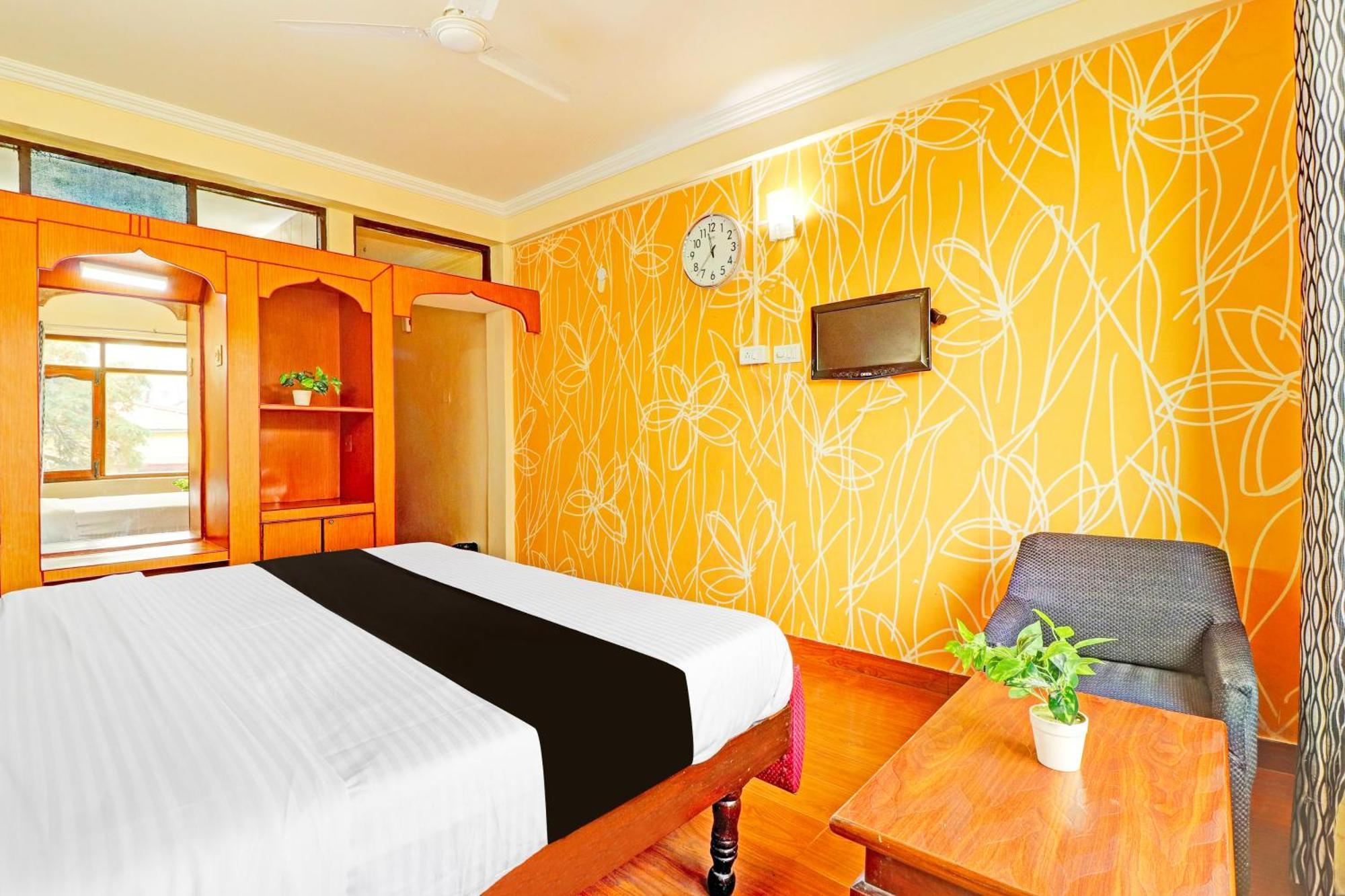 Super Collection O Pioneer Hotel Мусори Екстериор снимка